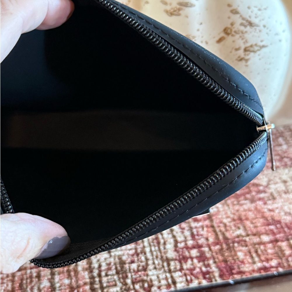 Black Silicone Adorable Trendy Lady Wristlet - Picture 3 of 4